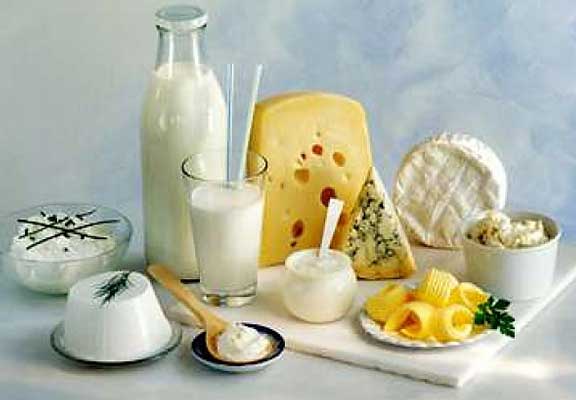 Методом промышленной переработки приготавливаются молочные продукты.