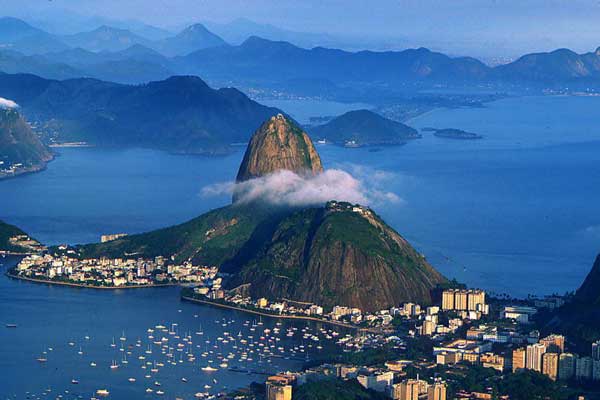 Гора Сахарная голова расположена в верхней части Рио-де-Жанейро.