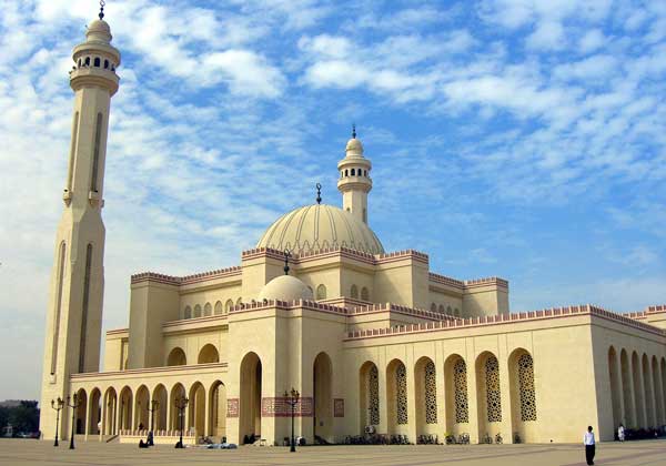 Фотография. Не кликабельно. Al Fateh Grand Mosque – самая большая мечеть страны.