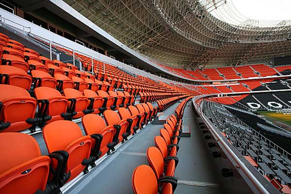 По особой технологии произведено каждое кресло на стадионе.