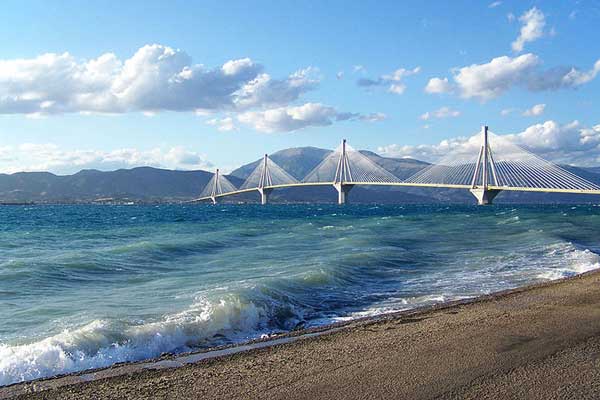 Наиболее длинным из подвесных конструкций считается мост Рио-Антирио, находящийся в Греции.