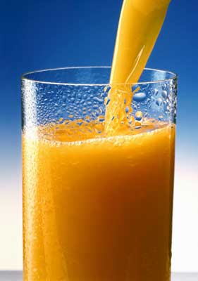 Сок, произведенный из свежих овощей или фруктов, называется соком прямого отжима.