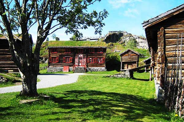 Фотография. Не кликабельно. Музей культурной истории, который находится около руин замка короля Сверре – Сверресборг.