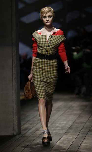 Фотография. Не кликабельно. Элегантное платье от «Prada» - удивительные сочетания современности и классики.