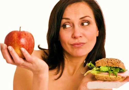 При соблюдении данной диеты выбирайте продукты с меньшей калорийностью и жирностью, например гамбургер в 600 ккал лучше заменить 1,5 килограммами яблок.