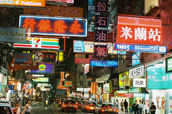 Гонконг - райский уголок для покупок. К вашим услугам огромные торговые комплексы, бутики мировых брендов, ночные вещевые рынки и симпатичные уличные лавки.