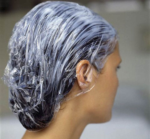 Зеленый лук применяется как средство против выпадения волос.