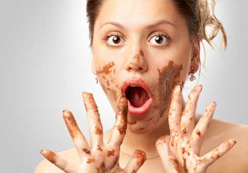 Медицина утверждает, что шоколад, это очень аллергенный продукт и советует придерживаться ограничения в употреблении шоколада при склонности к аллергии.