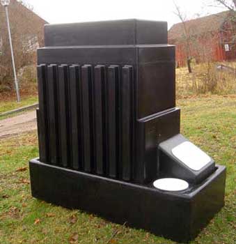 Разработаны сухие туалеты, отделяющие мочу от фекалий в унитазе.