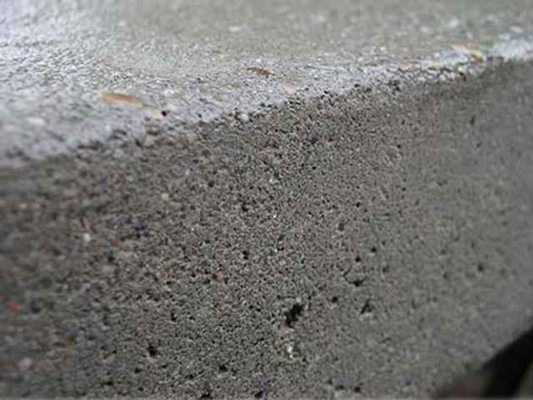 Необходимым техническим требованиям отвечает песчаный бетон.