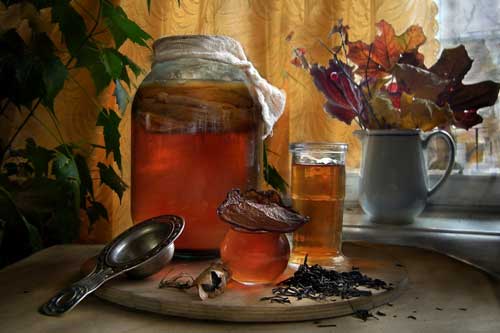 Еще один продукт, о котором люди позабыли, – это напиток из чайного гриба. В нем очень много полезных веществ.