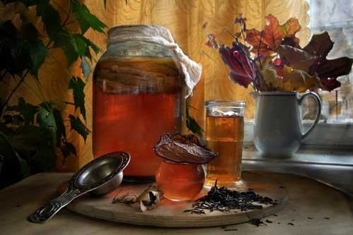 Фотография. Не кликабельно. Еще один продукт, о котором люди позабыли, – это напиток из чайного гриба. В нем очень много полезных веществ.