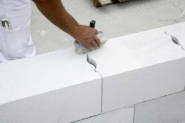 Газобетон относиться к виду ячеистого бетона.