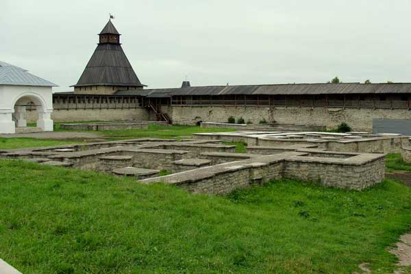 Фотография. Не кликабельно. От церквей остались лишь фундаменты.