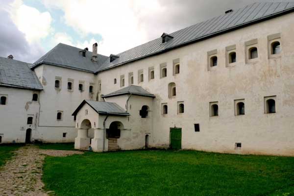 В здание историко-художественного музея входят Поганкины Палаты.