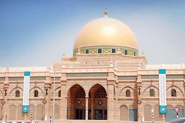 Удивительные мусульманские экспонаты включает в себя Исламский музей.