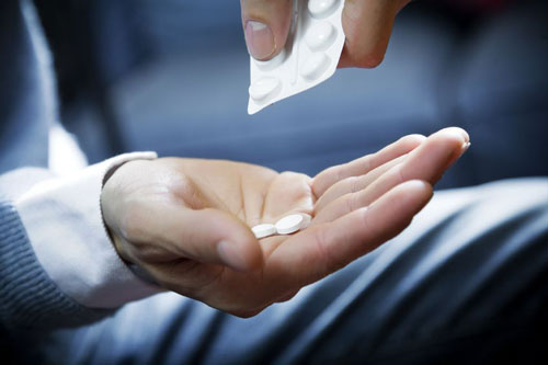 Считается, что даже небольшая доза аспирина, если принимать его каждый день, способна снизить риск онкологических и кардиоваскулярных болезней.