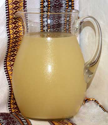 Квас из вареных груш был одним из любимых напитков москвичей.