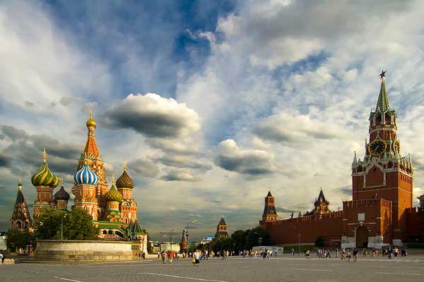 Символом России и города является Красная площадь.