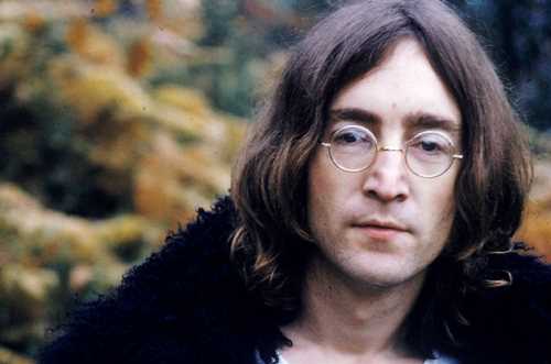 Джон Леннон – легендарный гений, носивший круглые очки.