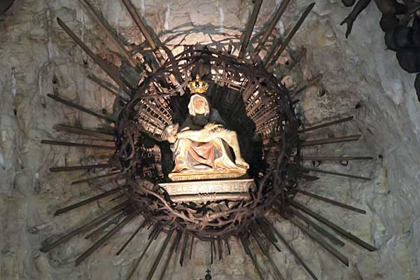 Как к страдальческой Матери поклонение Марии акцентируется с 1522 года.