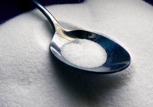 В сахаре не содержится ни грамма полезных для организма веществ, а действует этот сладкий продукт по той же схеме, что и наркотики.