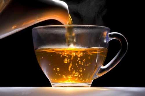 Причиной бессонницы и головной боли может стать крепкий чай.