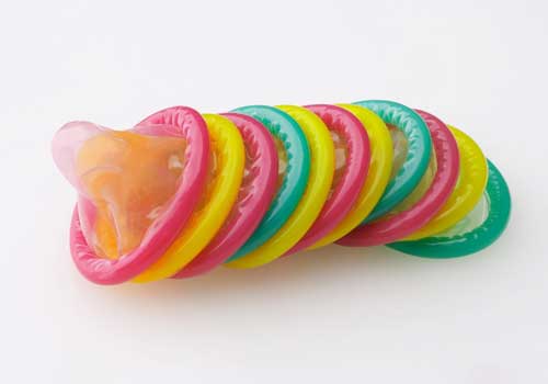 Наиболее старейшим и популярным методом контрацепции является презерватив.