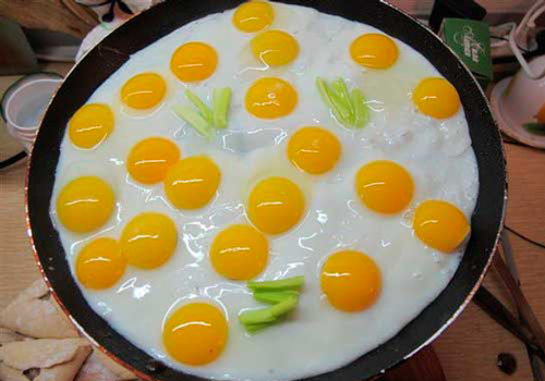 В составе перепелиных яиц содержится ряд жизненно необходимых микроэлементов и витаминов.