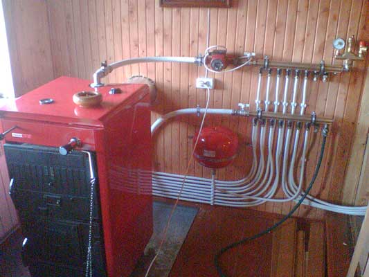 Фотография. Не кликабельно. Сменные горелки в жидкотопливном котле.