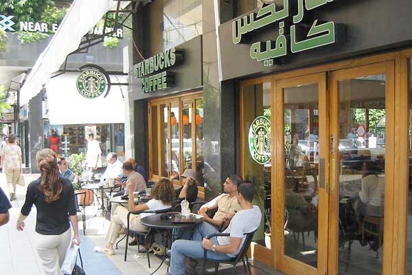 На шести-семи языках можно встретить вывески на улицах Бейрута.
