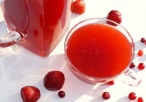 Кисель очень питательный и калорийный продукт, полезный и полный витаминов благодаря ягодам и фруктам.