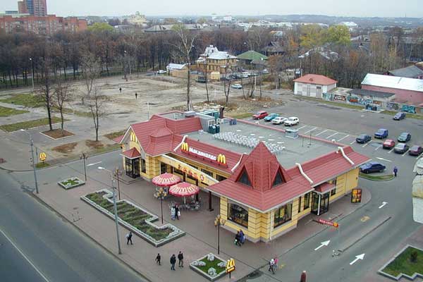 Фотография. Не кликабельно. На улице Свободы много кафе и ресторанов.