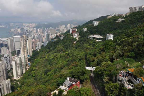 Романтичное место Гонконга – элегантно возвышающаяся над небоскребами гора под названием Пик Виктория.