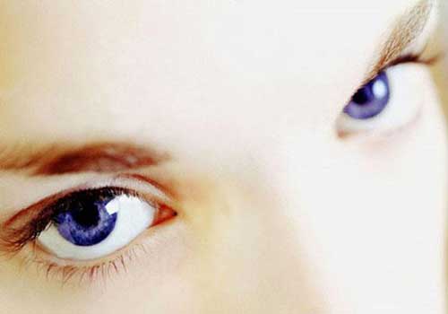 Цинк, взаимодействуя с витамином А, поддерживает надлежащее функционирование сетчатки глаза.