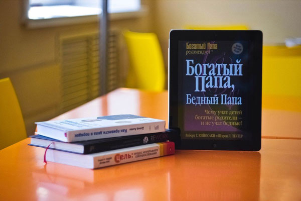 Фотография. Не кликабельно. Вот секрет успеха данного произведения.