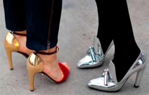 Неудачное сочетание одежды и обуви.