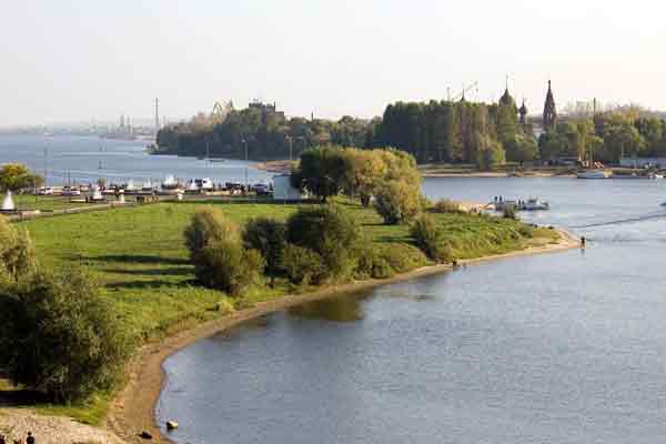 На слиянии двух рек Которосль и Волга находится исторический центр Ярославля.