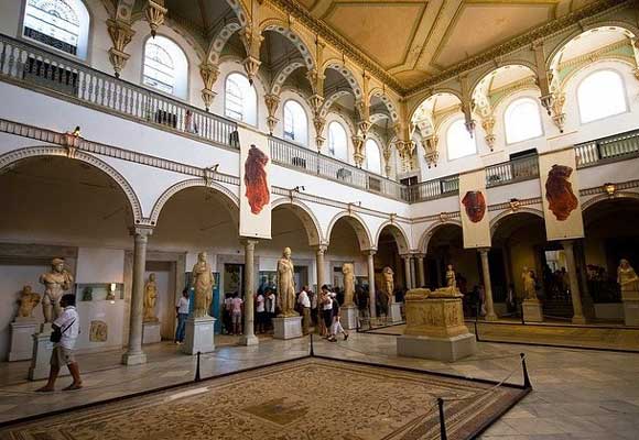 Музей Бардо стоит посетить тем, кто хочет узнать больше об основании Туниса.