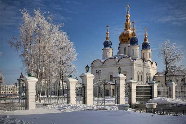 Софию киевскую во многом скопировал каменный Софийско-Успенский собор.