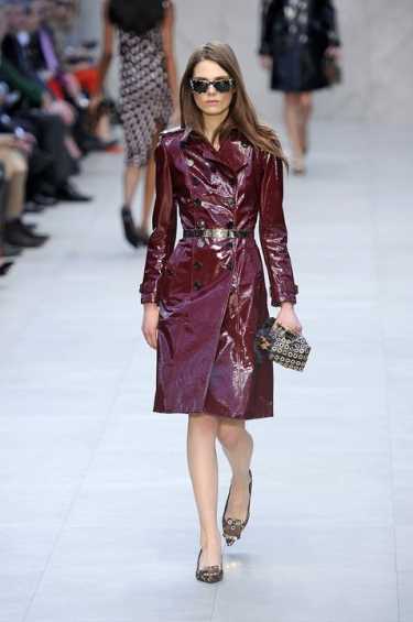 Фотография. Не кликабельно. Плащ «Burberry» - вот что нужно каждой женщине.
