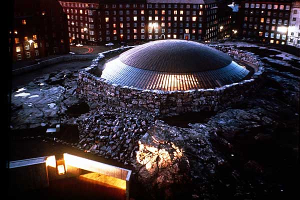 Одной из наиболее важных достопримечательностей Хельсинки считается кирха Темппелиаукион.