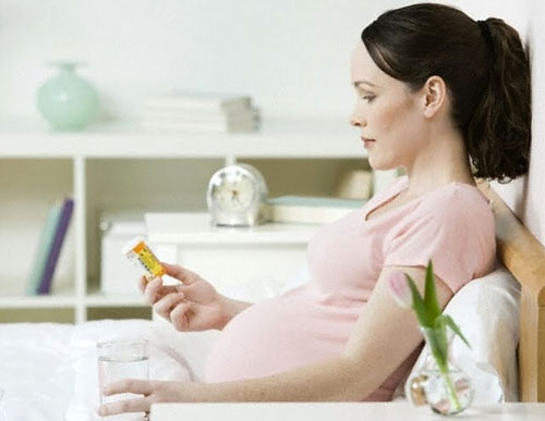 Дополнительный прием витамина D необходим беременным женщинам и кормящим мамам, грудным детям, людям, перенесшим оперативное вмешательство.