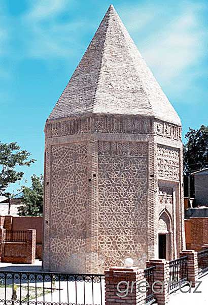Широкие арочные своды имеет усыпальница шейха Юсифа.