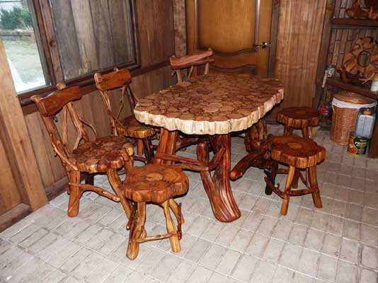 Для создания мебели используют древесину можжевельника.